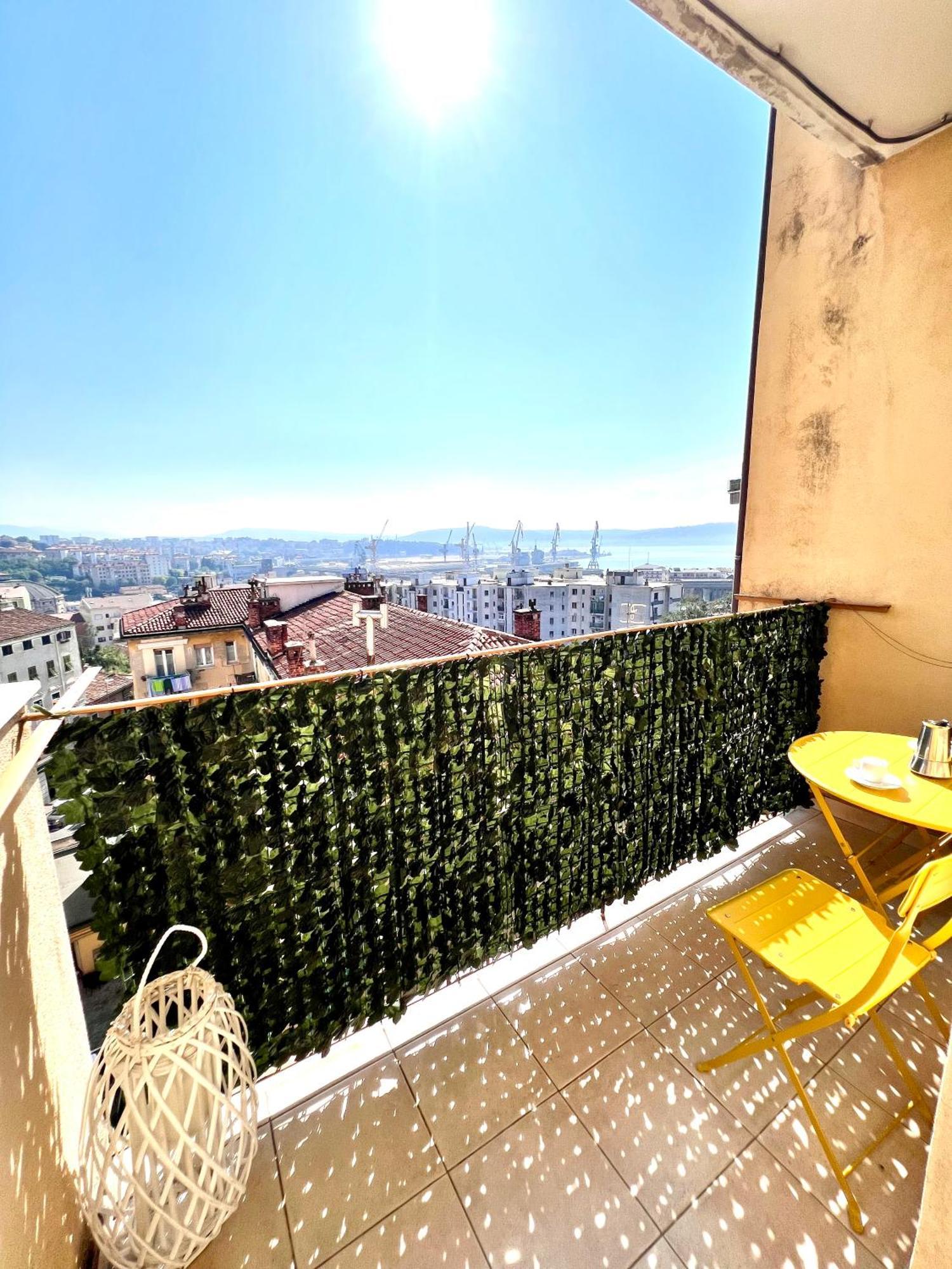 Sea View And Private Parking Apartment *